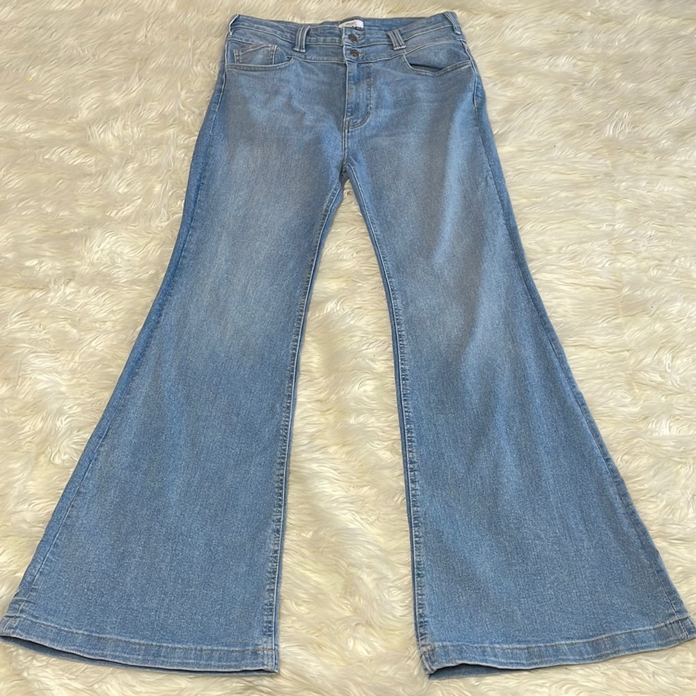 Forever 21 Premium Stretch High Waisted Flare Jeans